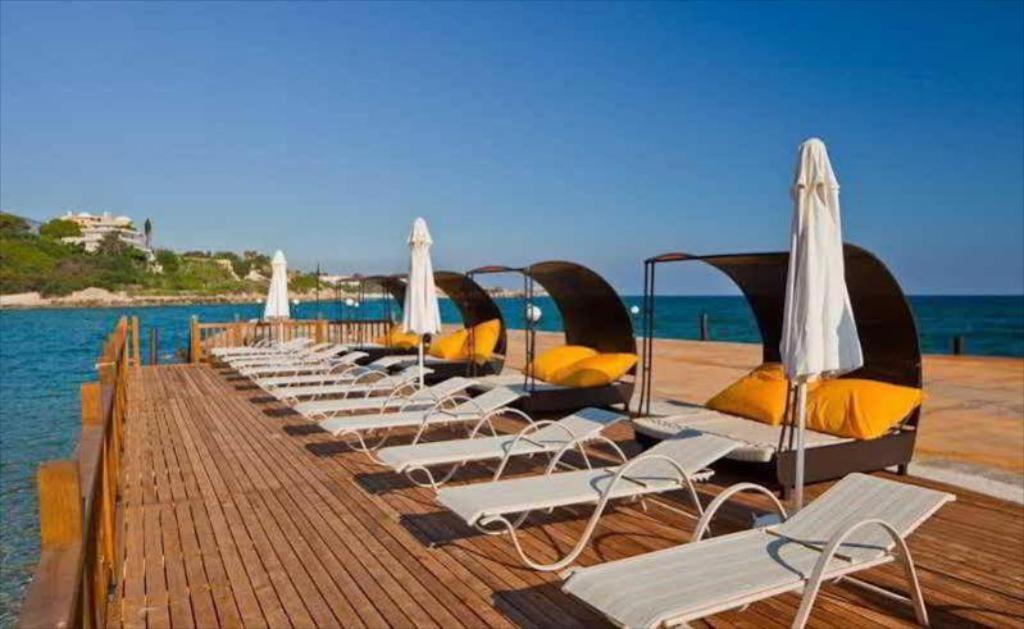 Ada Beachfront Boutique Hotel & Restaurant Кирения Екстериор снимка